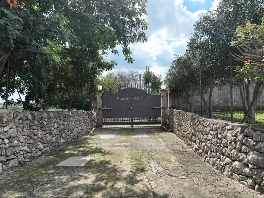 Immagine 35 di Casa indipendente in vendita  a Rosolini