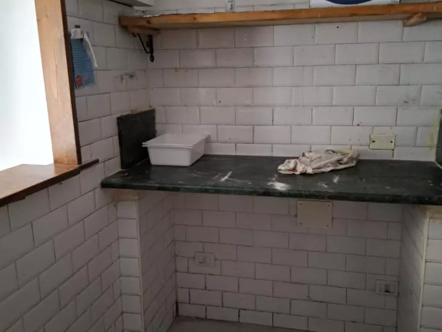 Immagine 4 di Attività commerciale in vendita  in Via Fabio Giuseppe a Salerno