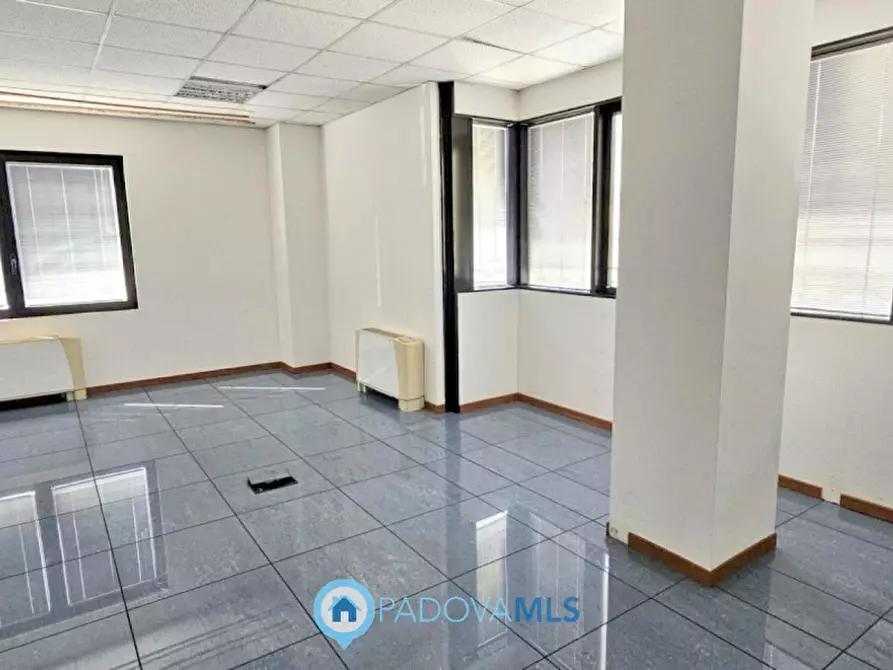 Immagine 10 di Ufficio in affitto  in Via Austria a Padova