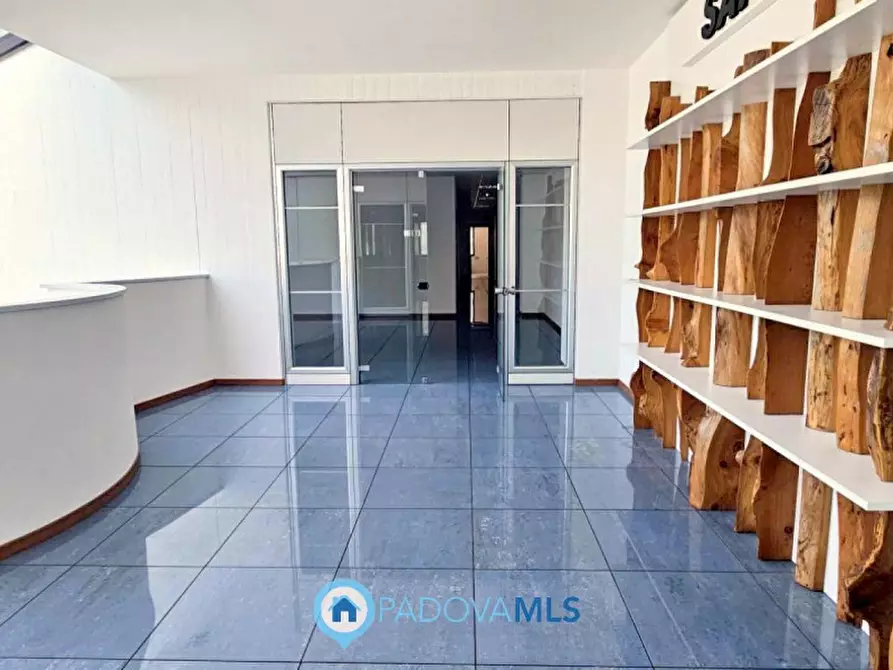 Immagine 11 di Ufficio in affitto  in Via Austria a Padova