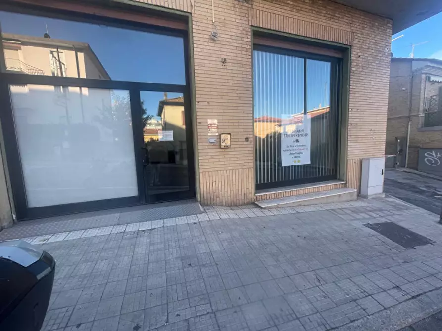 Immagine 1 di Negozio in vendita  in Via Maggini 51 a Ancona
