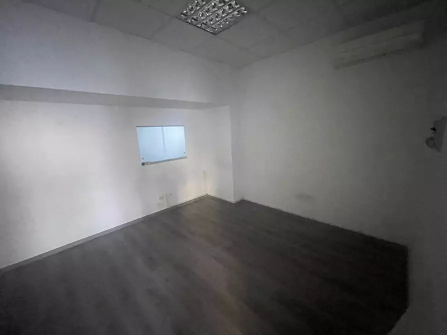 Immagine 11 di Negozio in vendita  in Via Maggini 51 a Ancona