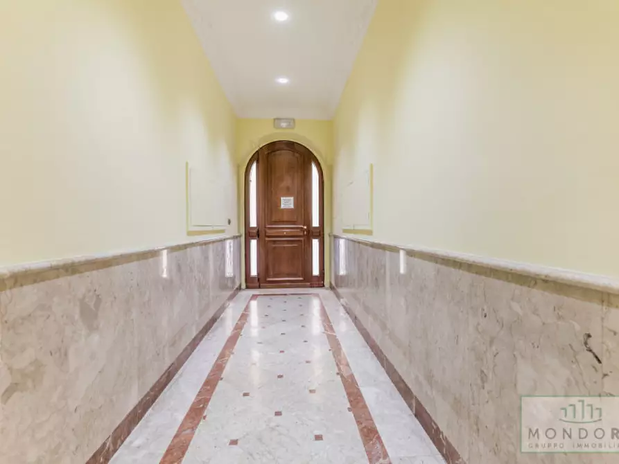 Immagine 4 di Palazzo in vendita  in Via Gabrio Serbelloni a Roma