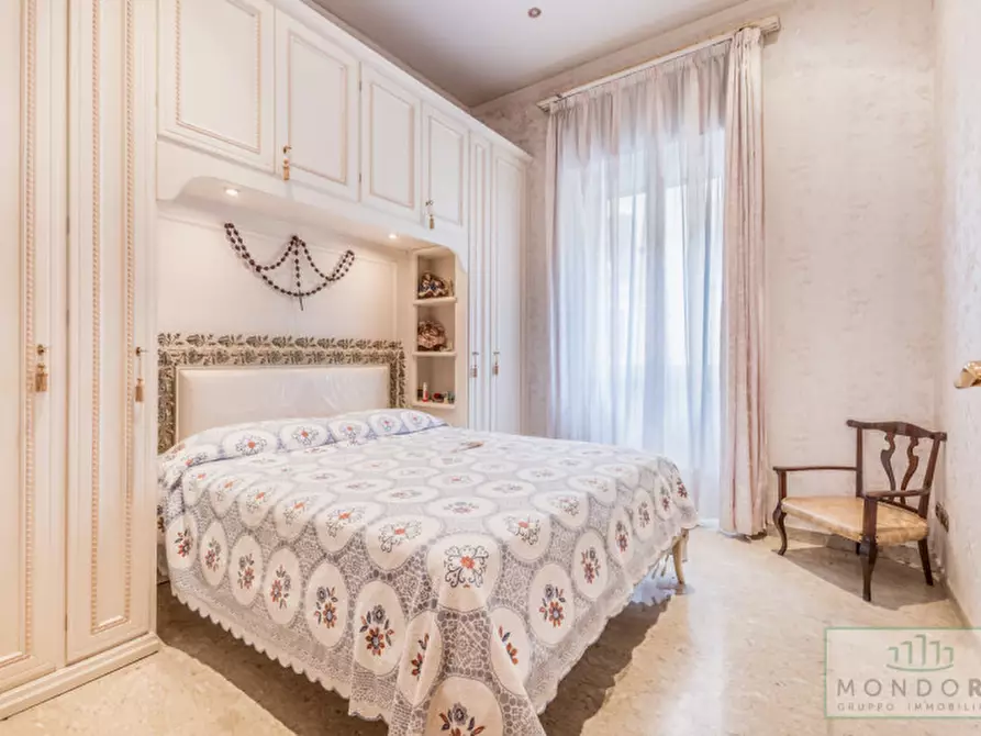 Immagine 11 di Palazzo in vendita  in Via Gabrio Serbelloni a Roma