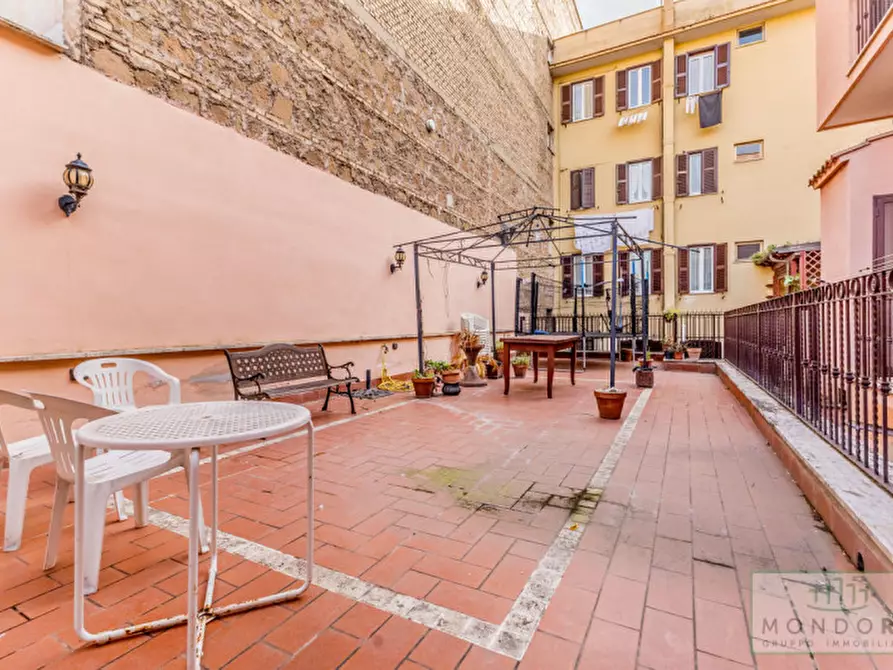 Immagine 14 di Palazzo in vendita  in Via Gabrio Serbelloni a Roma