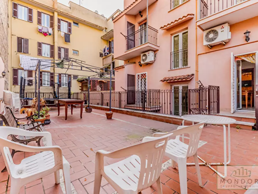 Immagine 15 di Palazzo in vendita  in Via Gabrio Serbelloni a Roma