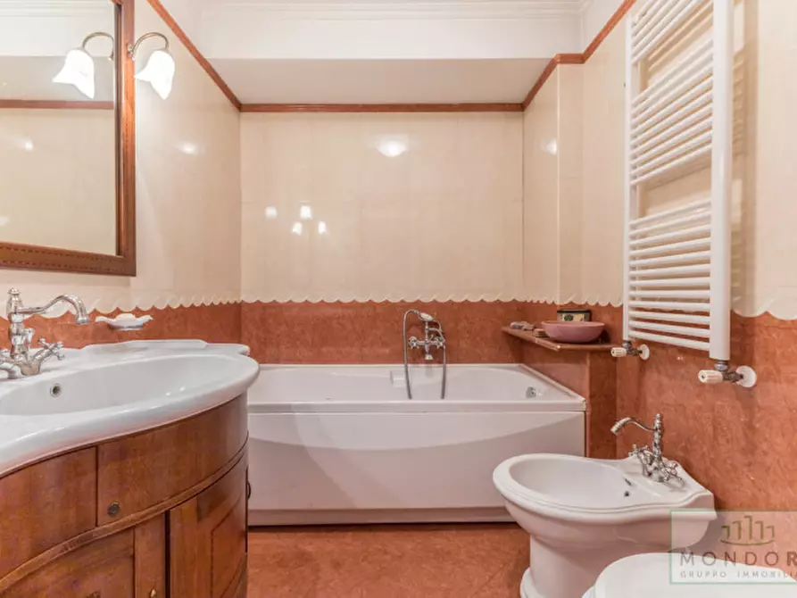 Immagine 17 di Palazzo in vendita  in Via Gabrio Serbelloni a Roma