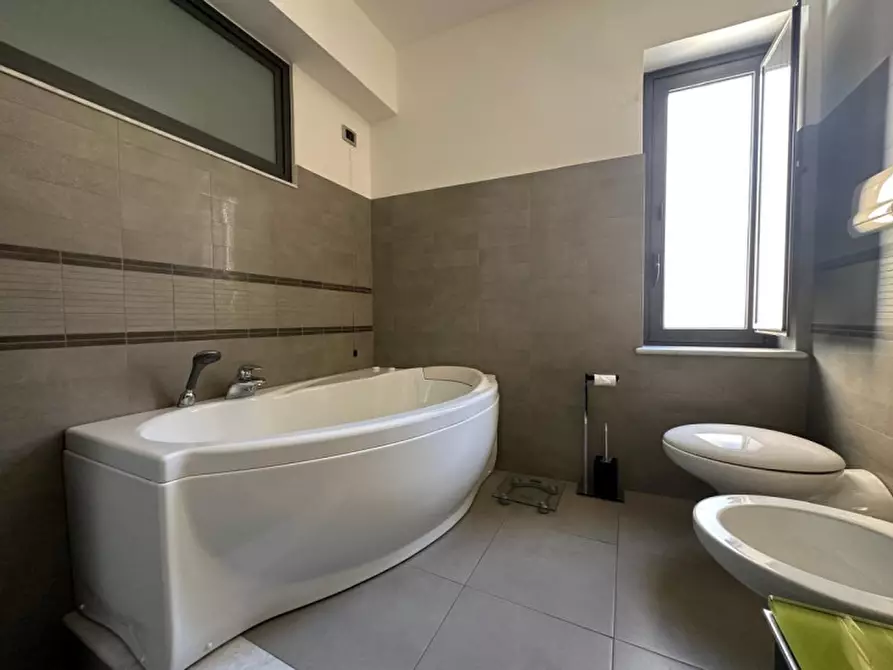 Immagine 18 di Palazzo in vendita  in Piazza Ventiquattro Maggio,12 a Merì