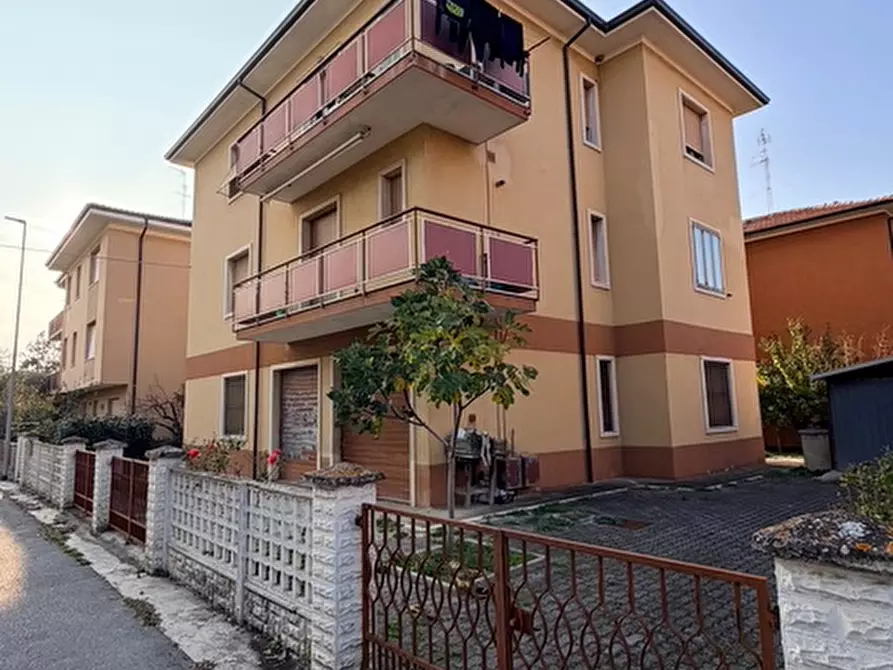 Immagine 4 di Casa trifamiliare in vendita  a Senigallia