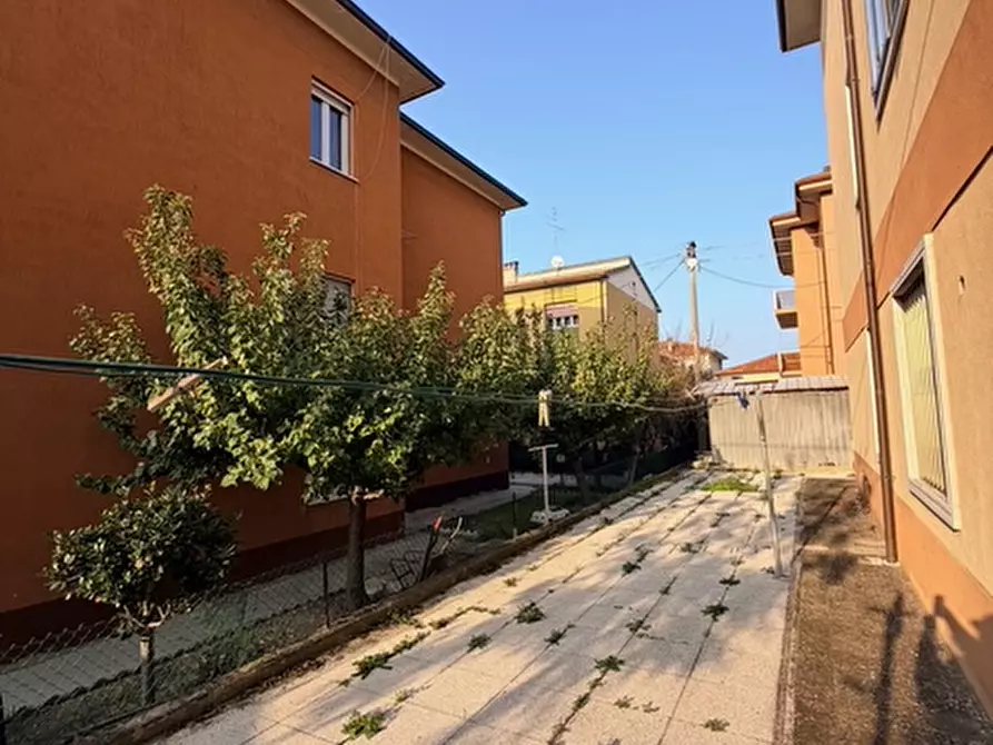 Immagine 5 di Casa trifamiliare in vendita  a Senigallia