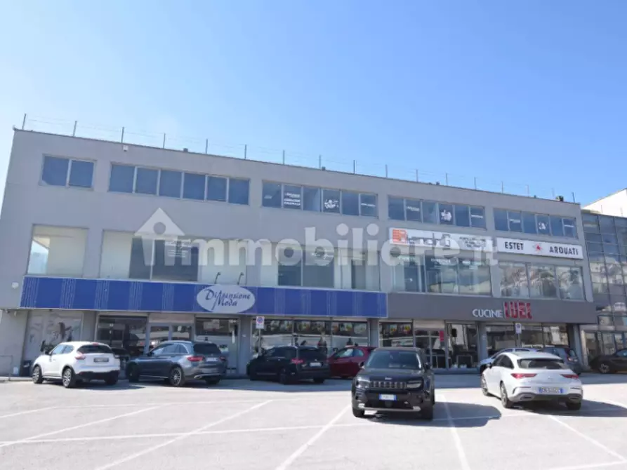 Immagine 2 di Ufficio in vendita  in Strada Statale 5 Via Tiburtina Valeria a Scurcola Marsicana