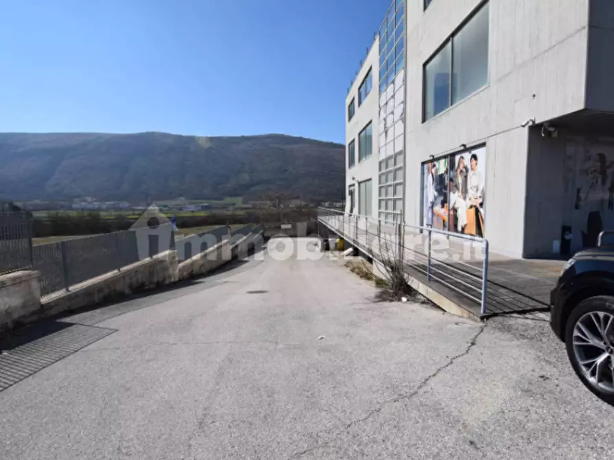 Immagine 3 di Ufficio in vendita  in Strada Statale 5 Via Tiburtina Valeria a Scurcola Marsicana