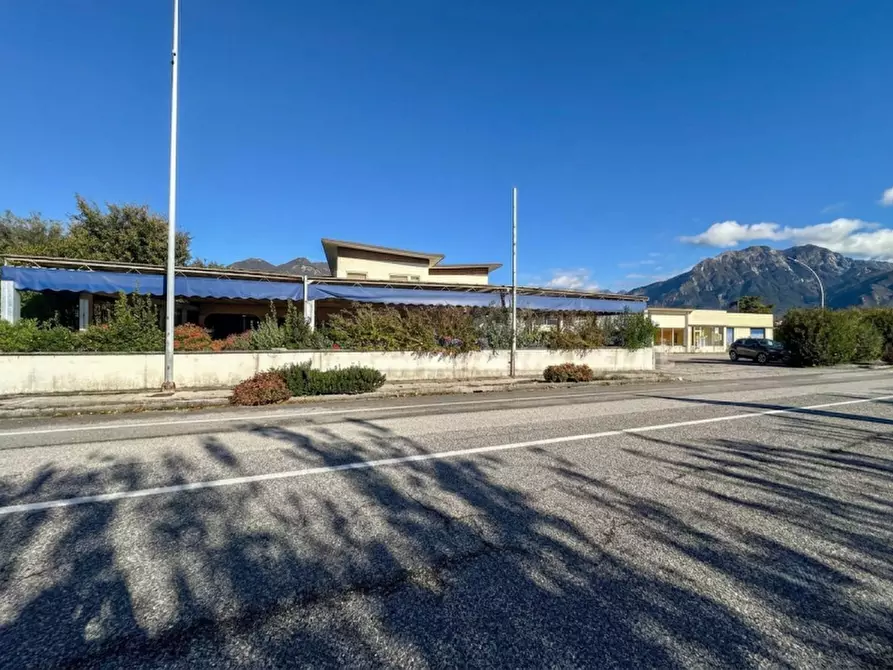 Immagine 1 di Negozio in vendita  in Via Giacomo Matteotti a Osoppo