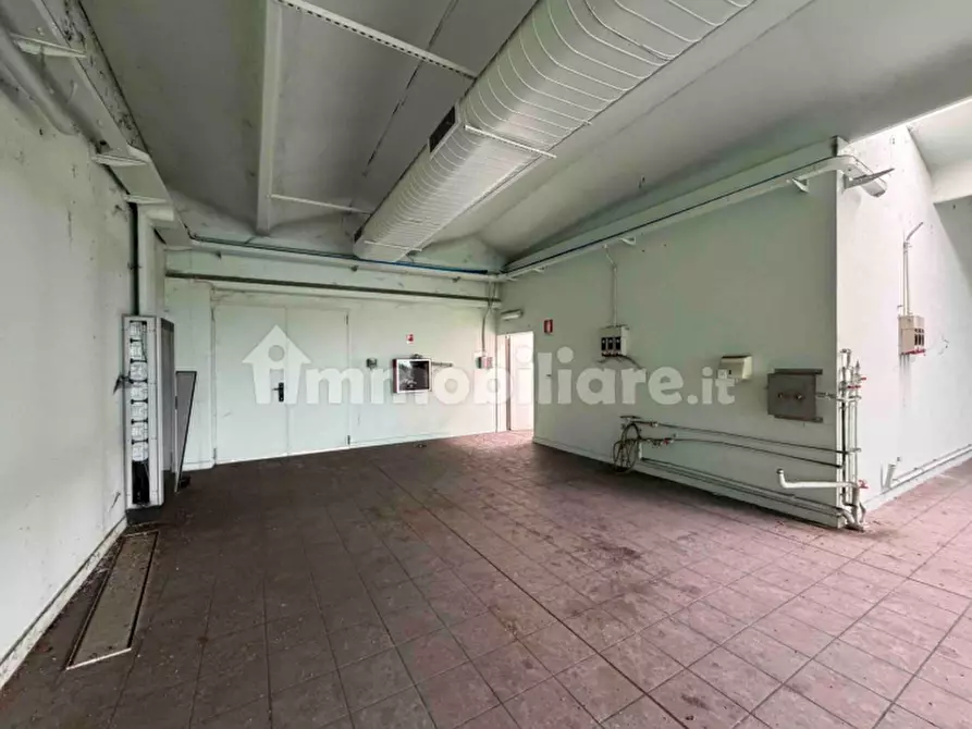Immagine 4 di Capannone industriale in vendita  in strada regionale 211 a Borgolavezzaro