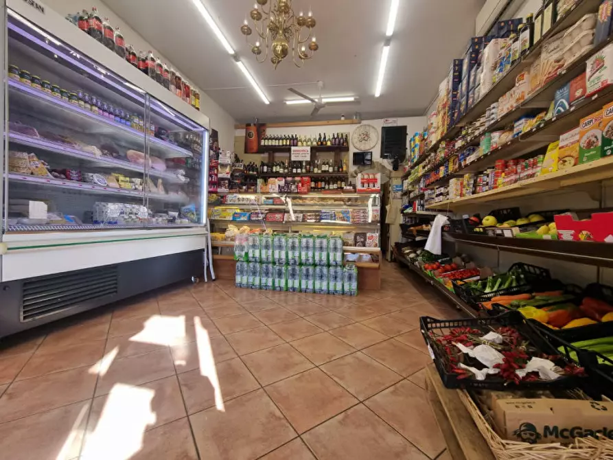 Immagine 9 di Negozio in affitto  in VIALE TOGLIATTI a Sesto Fiorentino