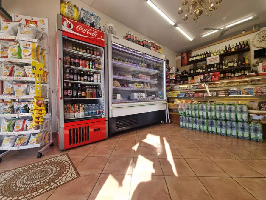 Immagine 10 di Negozio in affitto  in VIALE TOGLIATTI a Sesto Fiorentino