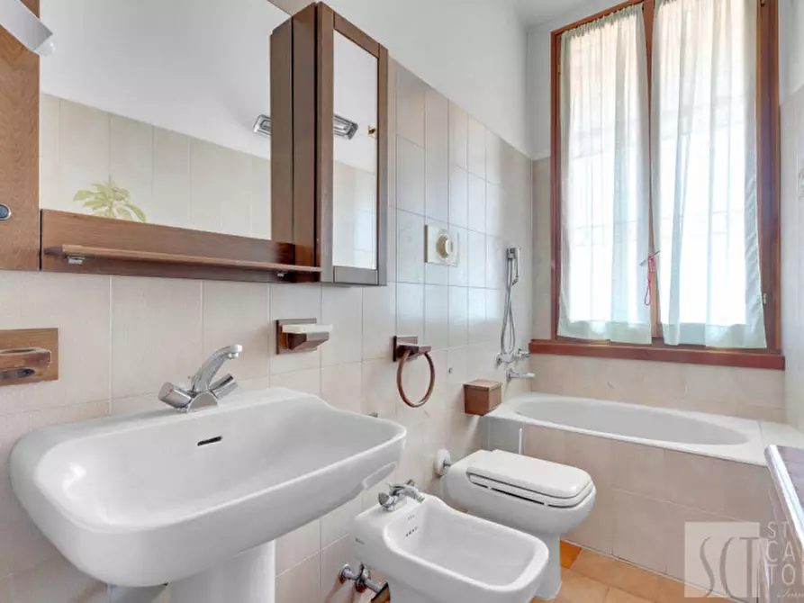 Immagine 22 di Appartamento in vendita  in via Vigevano, 7 a Milano