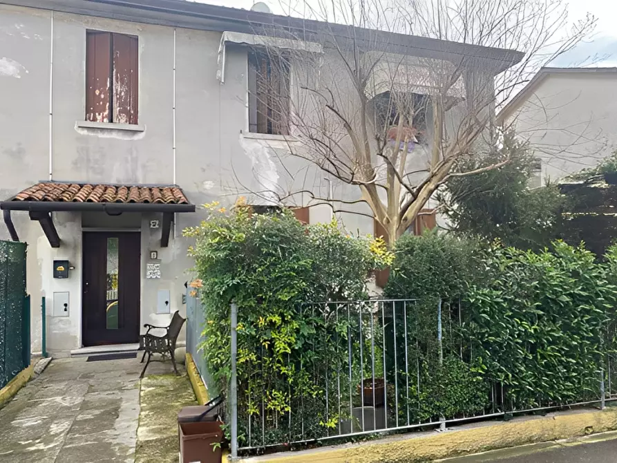Immagine 8 di Appartamento in vendita  in via Nino Bixio, 2 a Conegliano