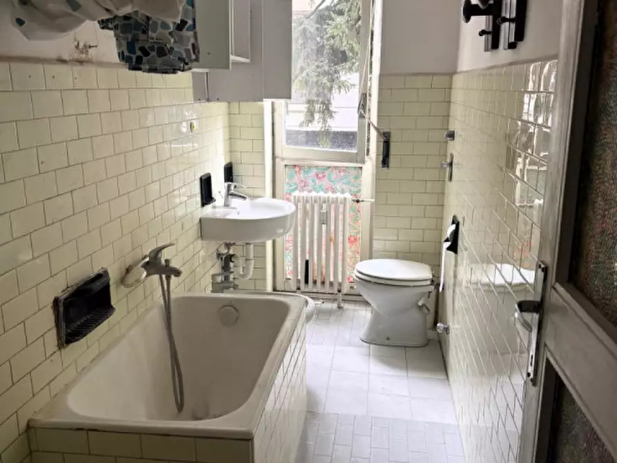 Immagine 12 di Appartamento in vendita  in Viale Vittorio Veneto 25 a Monza