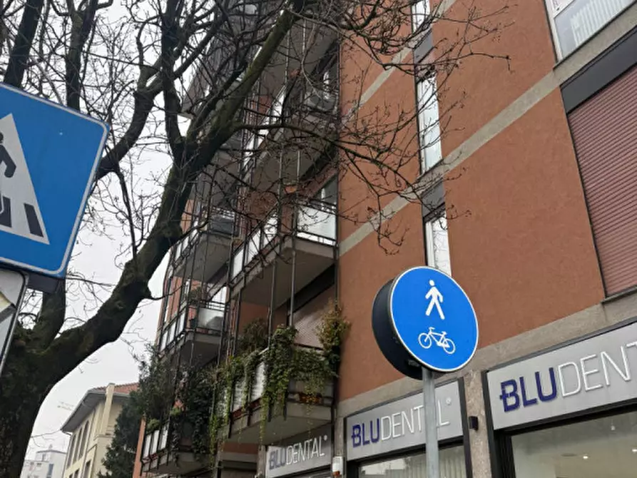 Immagine 13 di Appartamento in vendita  in Viale Vittorio Veneto 25 a Monza