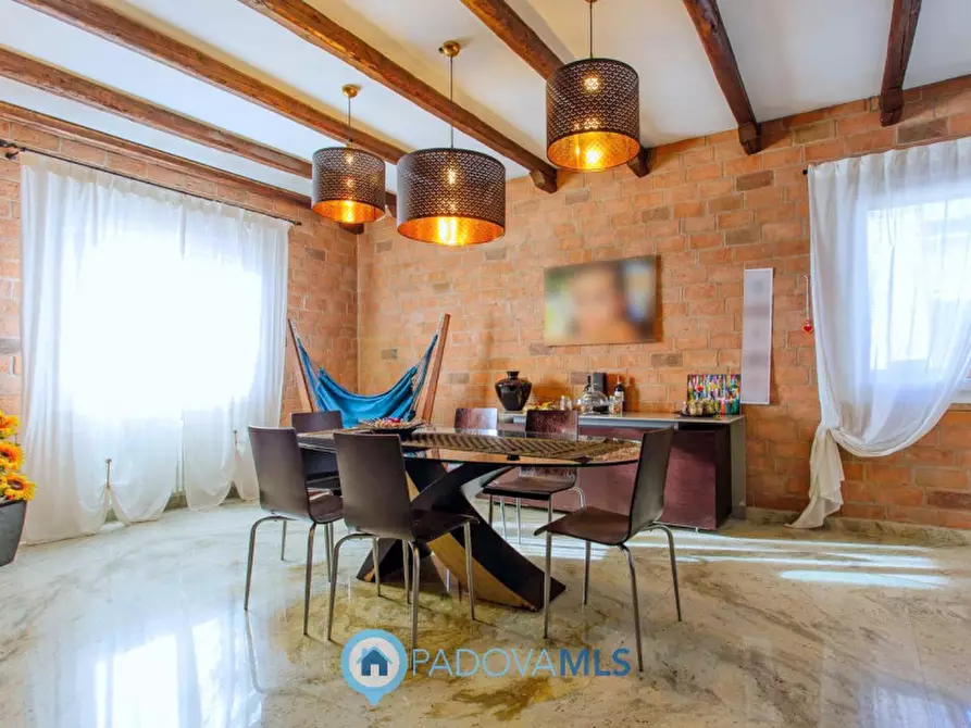 Immagine 1 di Casa indipendente in vendita  in Via Broglio a Solesino