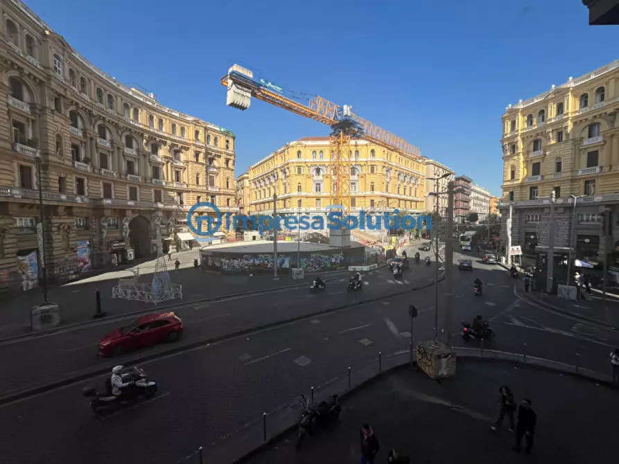 Immagine 1 di Ufficio in affitto  in Piazza Nicola Amore a Napoli