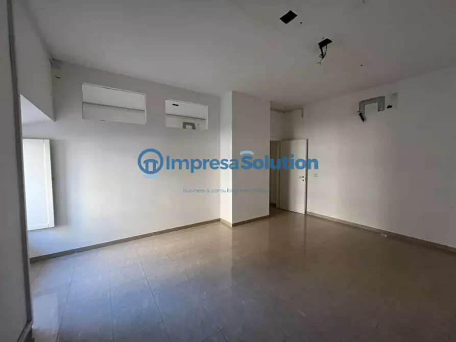 Immagine 4 di Ufficio in affitto  in Piazza Nicola Amore a Napoli