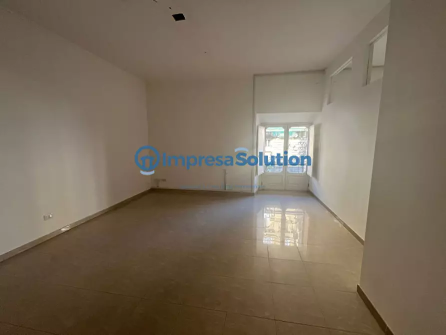 Immagine 10 di Ufficio in affitto  in Piazza Nicola Amore a Napoli