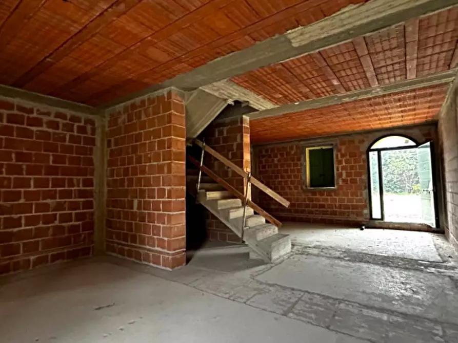 Immagine 5 di Casa trifamiliare in vendita  in Via Guglielmo Marconi a Cavezzo