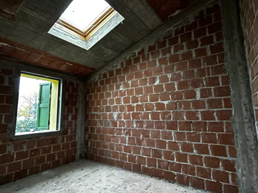 Immagine 9 di Casa trifamiliare in vendita  in Via Guglielmo Marconi a Cavezzo