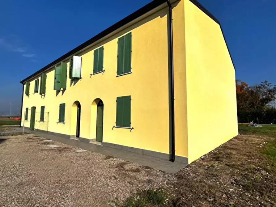 Immagine 15 di Casa trifamiliare in vendita  in Via Guglielmo Marconi a Cavezzo