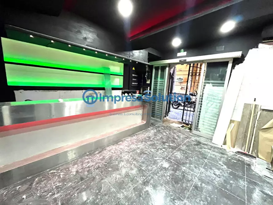 Immagine 9 di Negozio in affitto  in Vicoletto Belledonne a Napoli