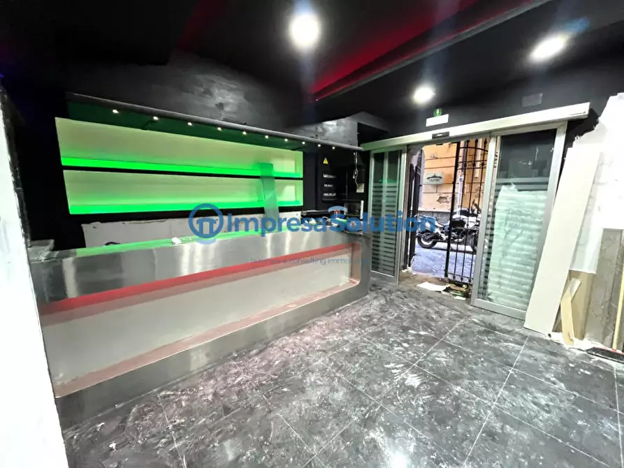 Immagine 10 di Negozio in affitto  in Vicoletto Belledonne a Napoli