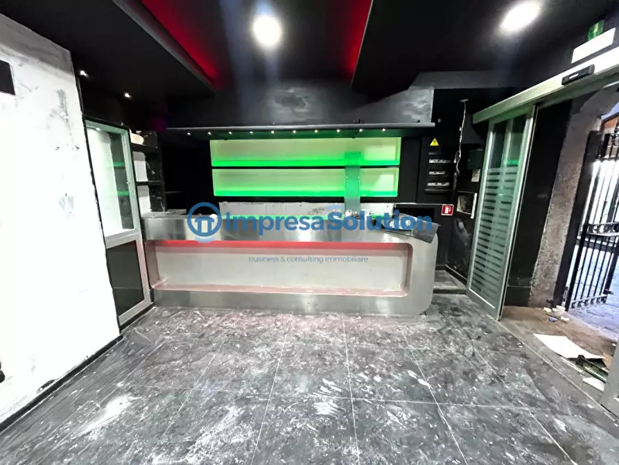 Immagine 11 di Negozio in affitto  in Vicoletto Belledonne a Napoli