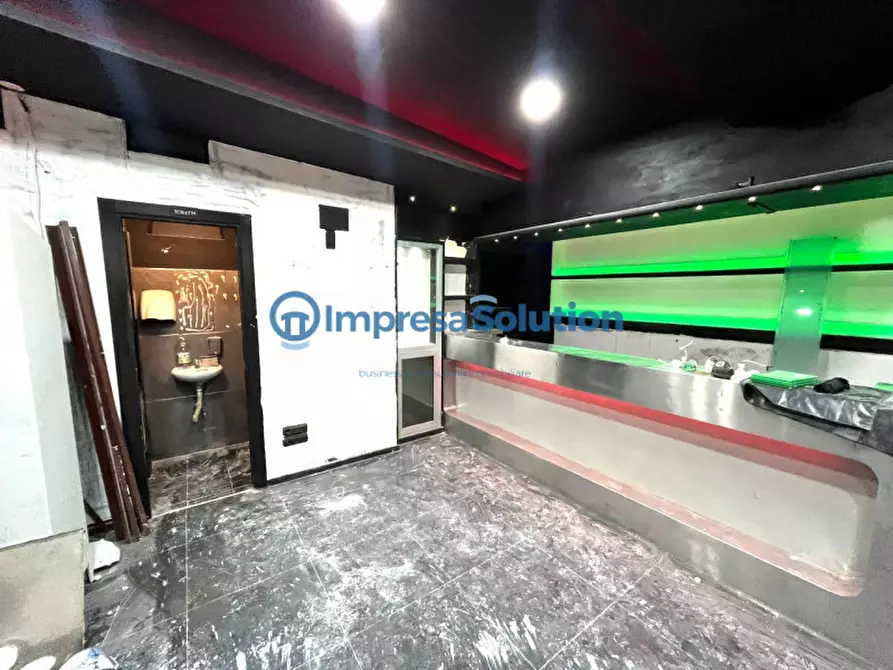 Immagine 12 di Negozio in affitto  in Vicoletto Belledonne a Napoli