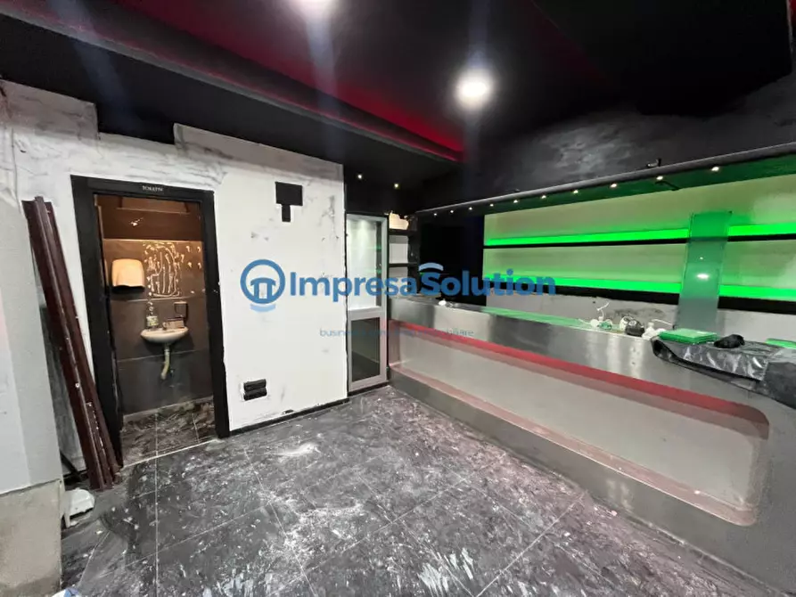 Immagine 14 di Negozio in affitto  in Vicoletto Belledonne a Napoli