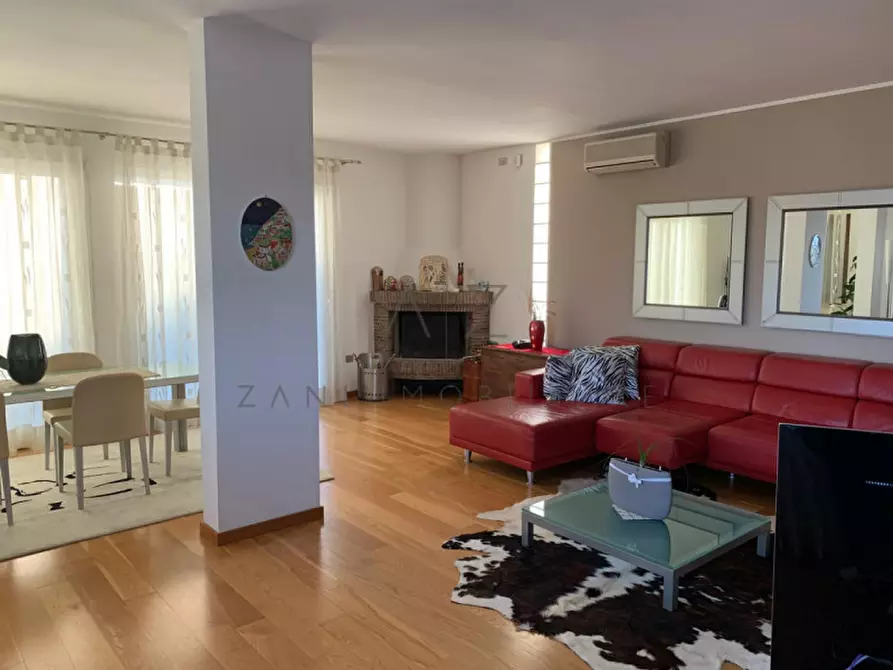 Immagine 1 di Casa indipendente in vendita  in Via Picciol a Montebelluna