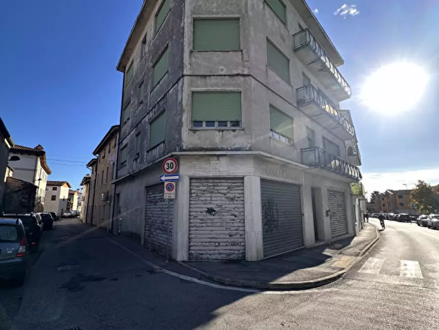 Immagine 2 di Negozio in vendita  in Via San Vincenzo a Thiene
