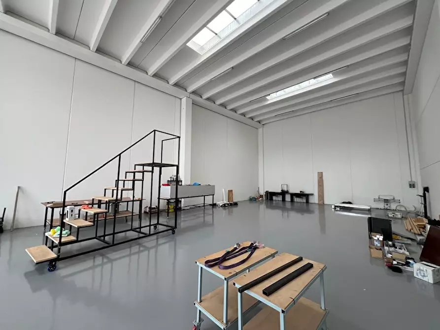 Immagine 1 di Capannone industriale in affitto  a Chioggia