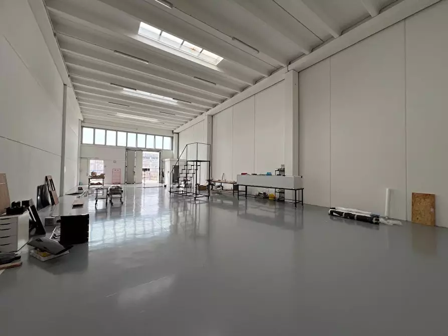 Immagine 3 di Capannone industriale in affitto  a Chioggia