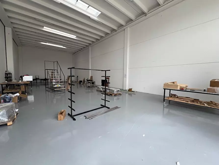 Immagine 4 di Capannone industriale in affitto  a Chioggia