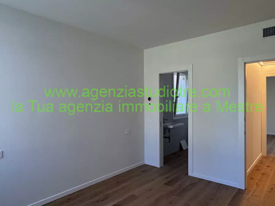 Immagine 13 di Appartamento in vendita  in via castellana 18 a Venezia