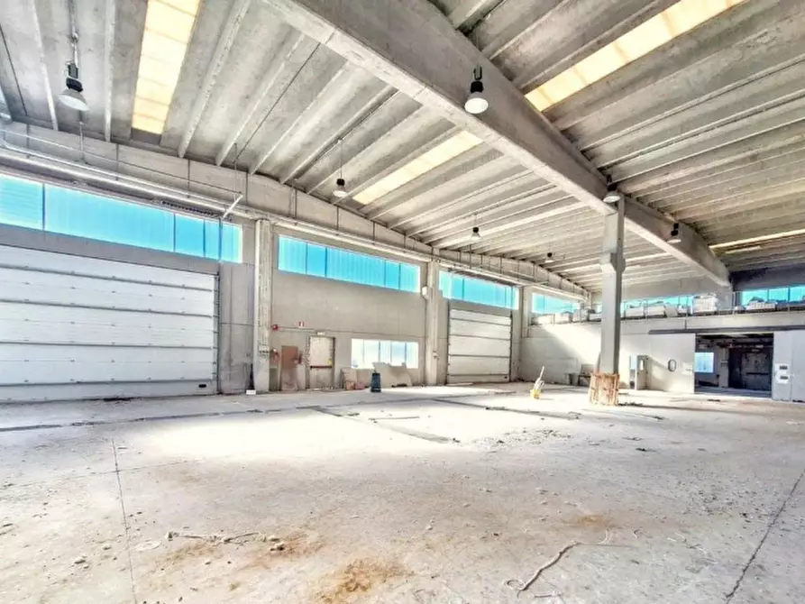 Immagine 2 di Capannone industriale in vendita  in Strada Monviso, 2-4, 12061 Carrù CN, Italia a Carrù