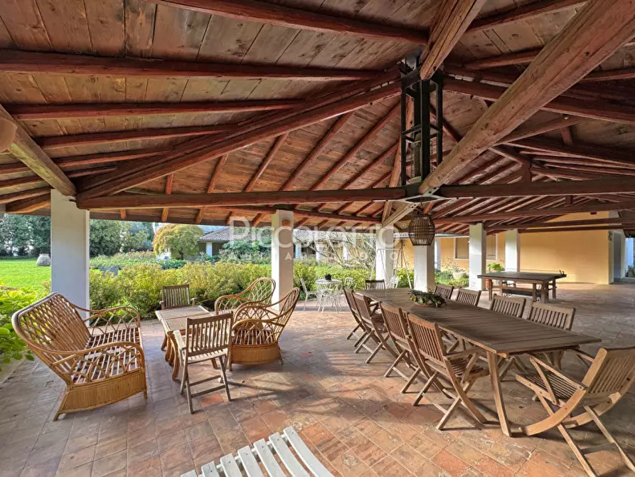 Immagine 10 di Villa in vendita  in via Mercato Vecchio a Montebelluna