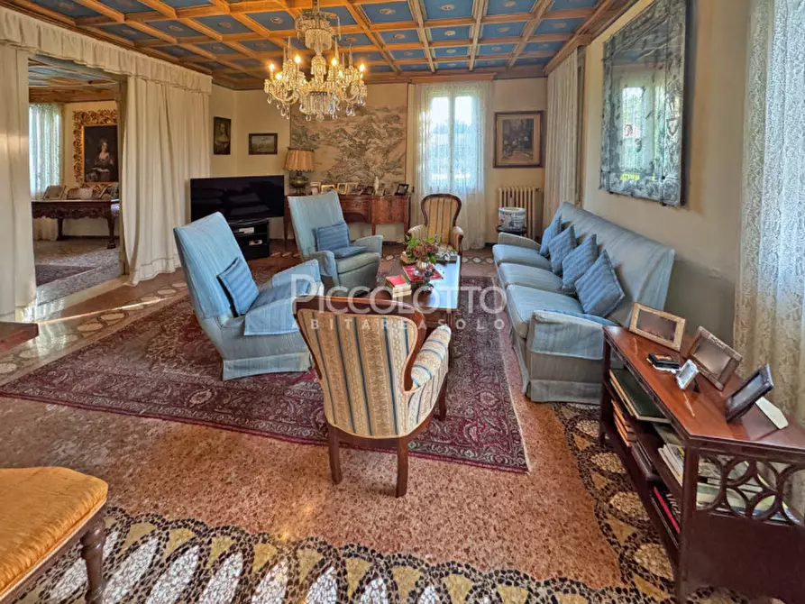 Immagine 21 di Villa in vendita  in via Mercato Vecchio a Montebelluna