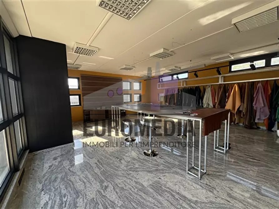 Immagine 3 di Capannone industriale in vendita  in Via Lago di Como a Montebello Vicentino