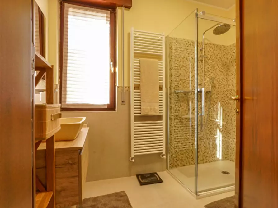 Immagine 11 di Casa indipendente in vendita  a Verona