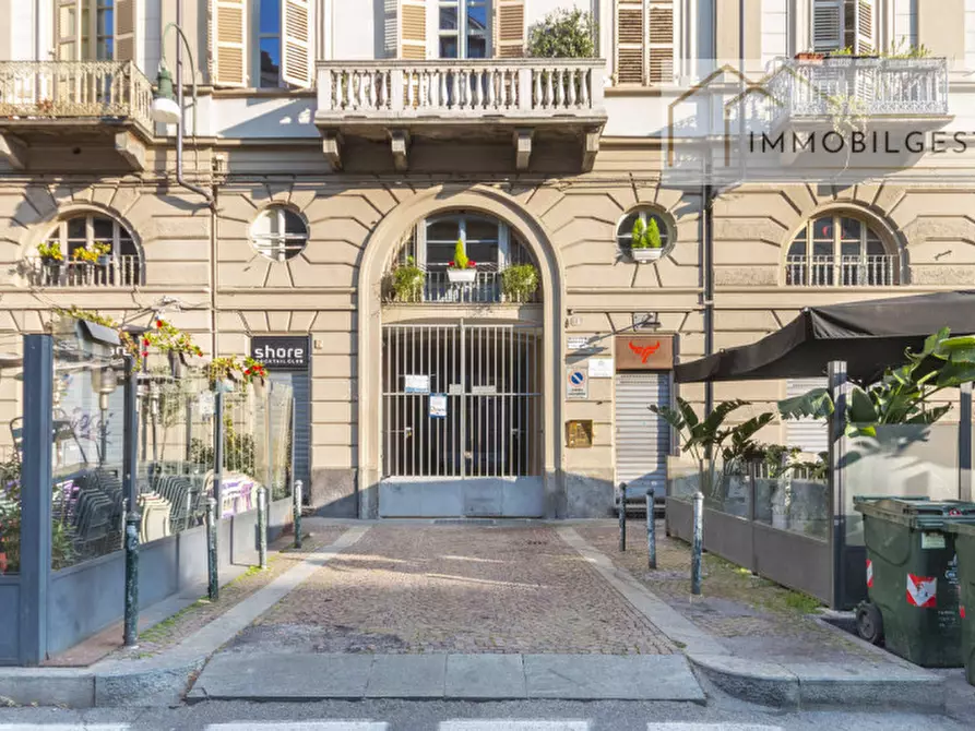 Immagine 5 di Negozio in vendita  in Piazza Emanuele Filiberto 10 a Torino