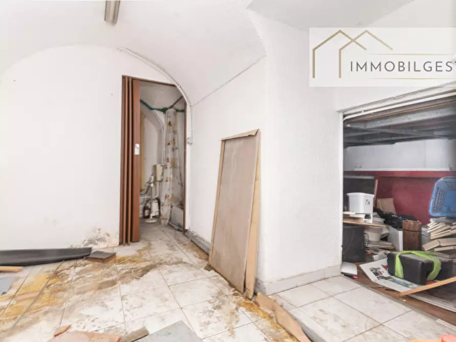 Immagine 15 di Negozio in vendita  in Piazza Emanuele Filiberto 10 a Torino