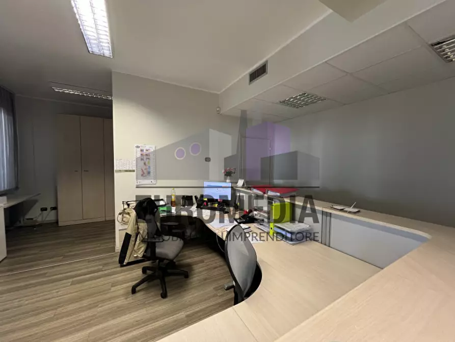 Immagine 2 di Capannone industriale in vendita  in Via Alessandro Manzoni a Montebello Vicentino